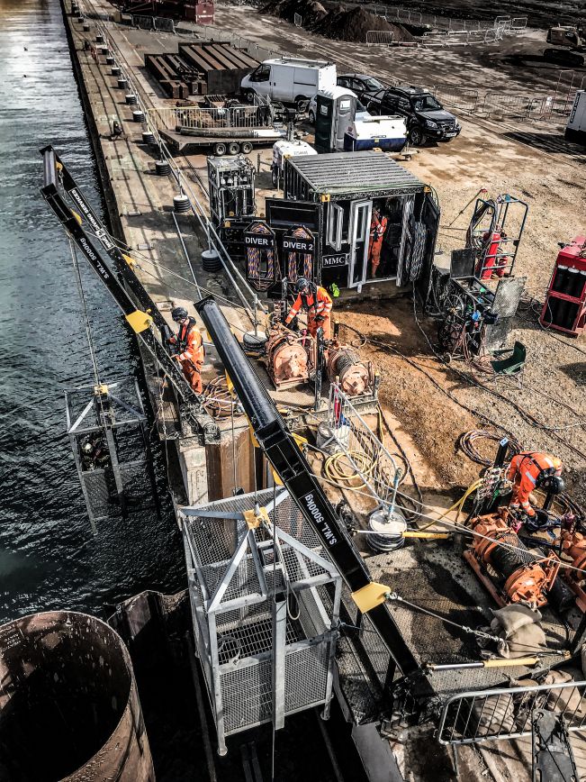 Pneumatic diver Launch and Recovery System